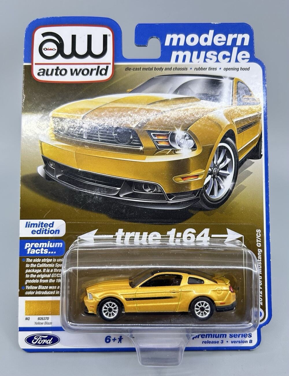 Auto World 2012 FORD Mustang GT/CS Yellow Blaze Modern Muscle Diecast 1:64 NOC